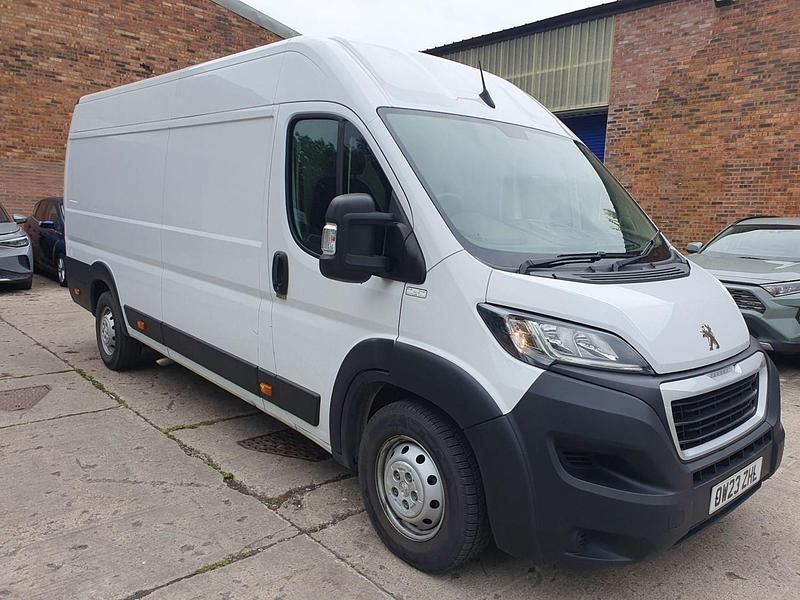 White Used 2023 Peugeot Boxer Premium Van | £17,999 (Fair price) - Image 1/4