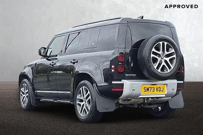 Used Land Rover Defender 249 HP (183 kW) 2023 Santorini black Estate