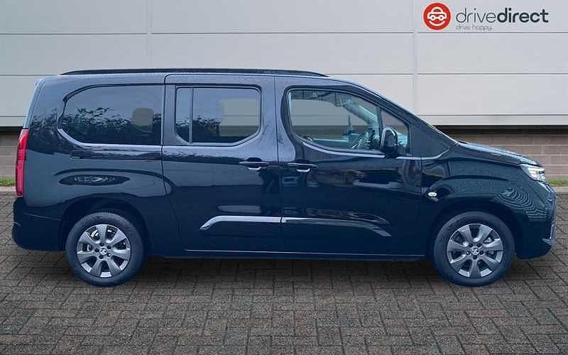 Used Vauxhall Combo Ultimate 100 kW (136 HP) 2025 Black Estate