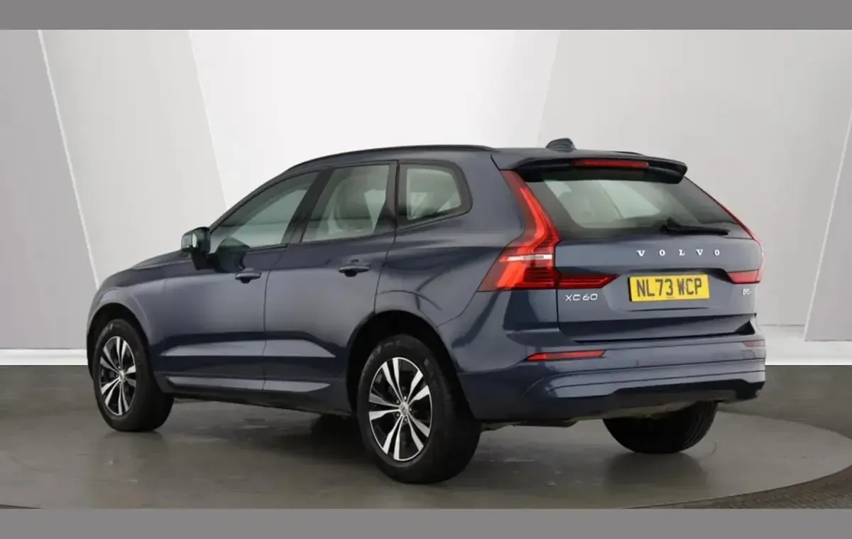 Used Volvo XC60 Core 247 HP (181 kW) 2023 Blue SUV