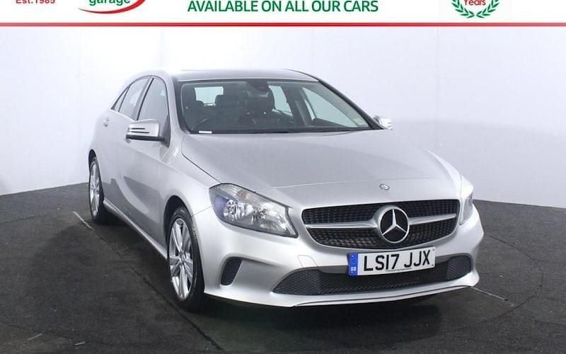 Begagnad Mercedes A180 109 HK (80 kW) 2017 Halvkombi