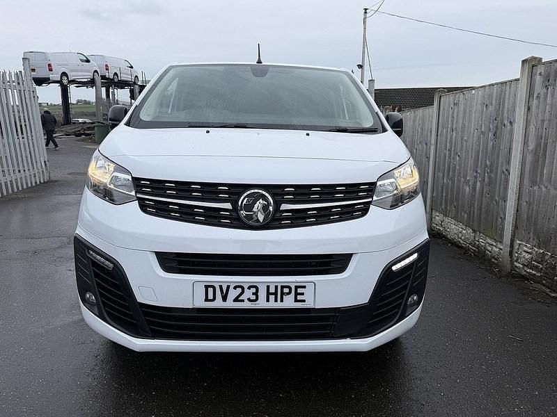 Used Vauxhall Vivaro 100 HP (73 kW) 2023 White MPV