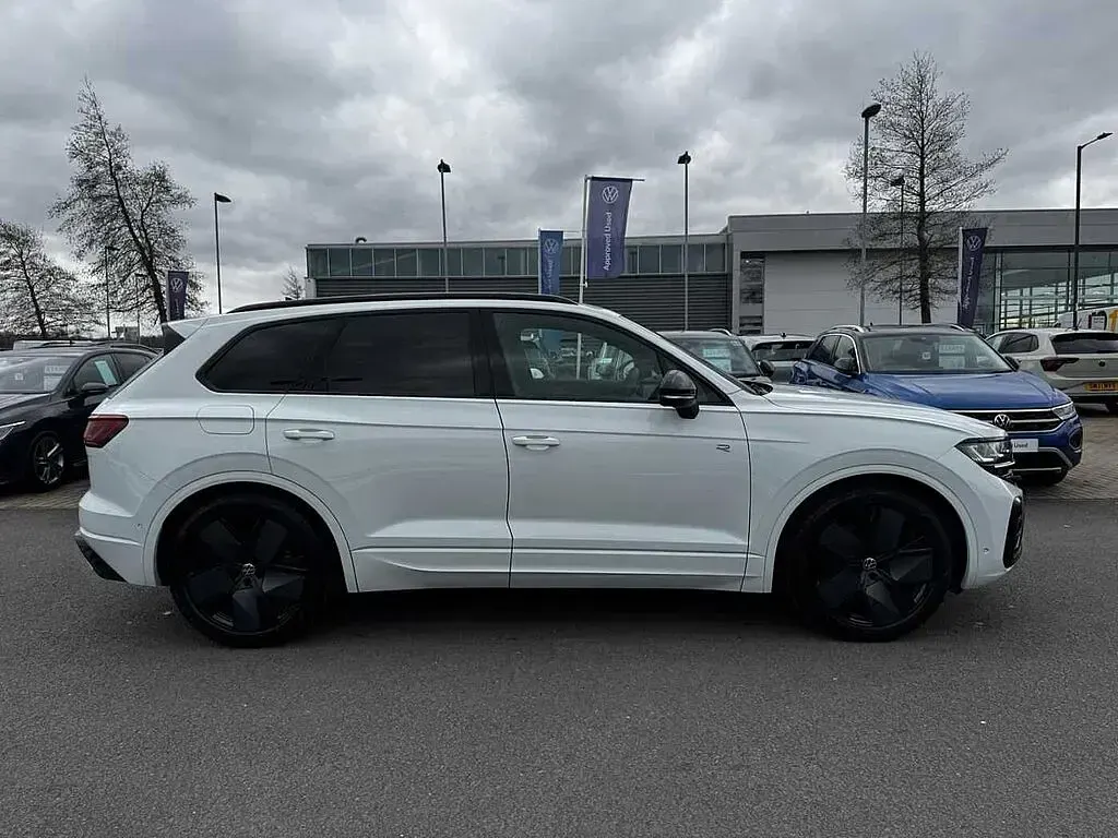 Used VW Touareg Black Edition 286 HP (210 kW) 2026 White SUV