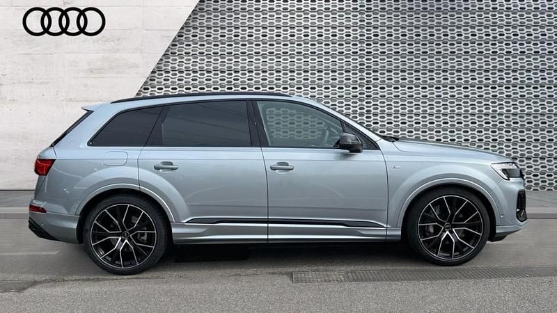 New Audi Q7 Comfort 286 HP (210 kW) 2026 Silver SUV