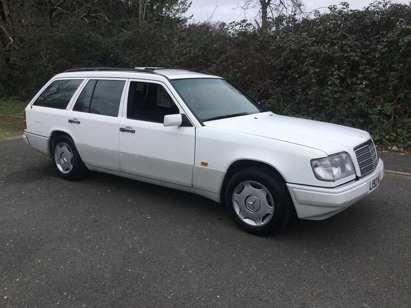 Used Mercedes E200 1994 Alpine white Estate