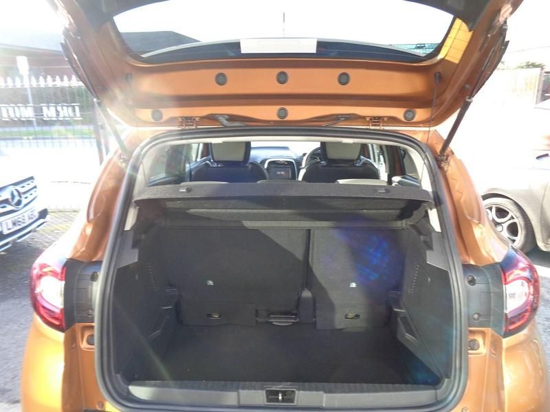 Used Renault Captur Iconic 2018 Orange/cream SUV