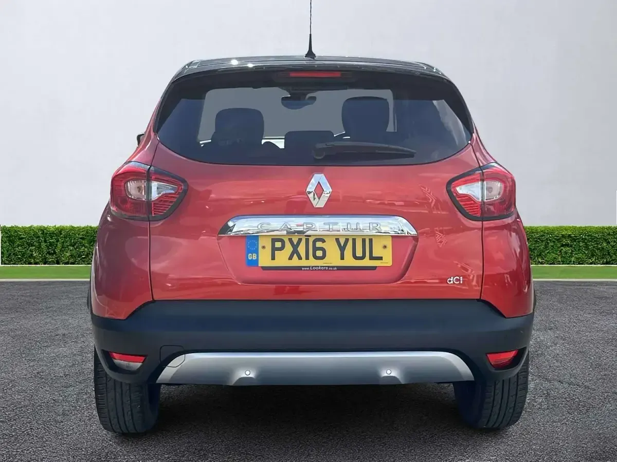 Used Renault Captur Signature 110 HP (80 kW) 2016 Red/black SUV