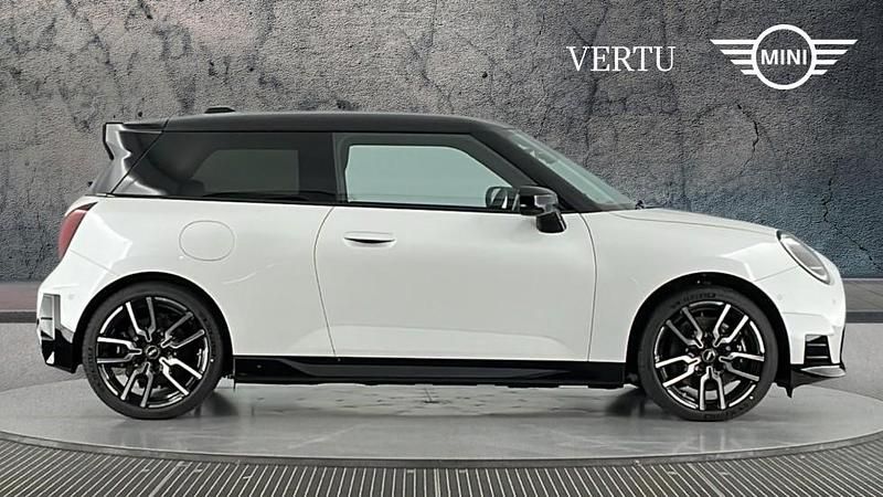 New Mini Cooper SE Hatch 158 kW (215 HP) 2025 White Hatchback