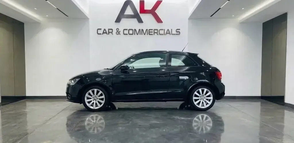 Usado Audi A1 Sport 105 HP (77 kW) 2010 Preto Citadino