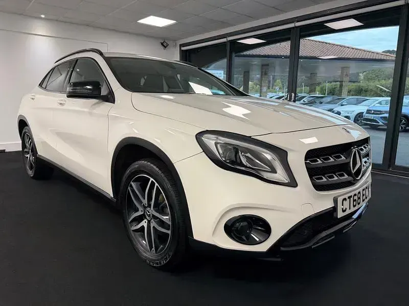 Used Mercedes GLA180 Urban 122 HP (89 kW) 2018 White SUV