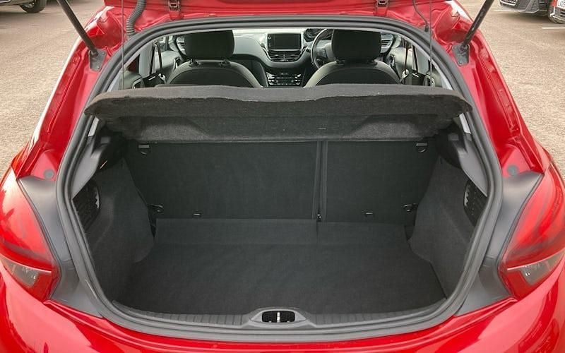 Used Peugeot 208 GT-line 99 HP (72 kW) 2017 Red Hatchback