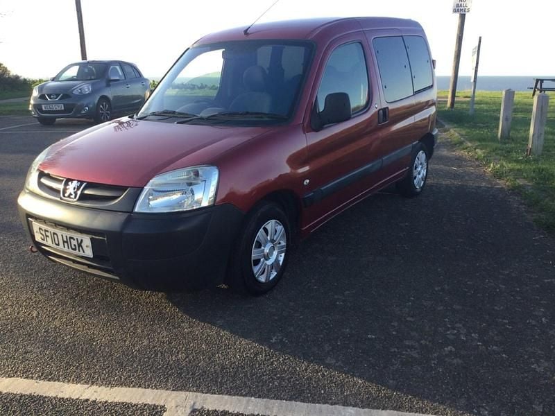Used Peugeot Partner 2010 Red MPV