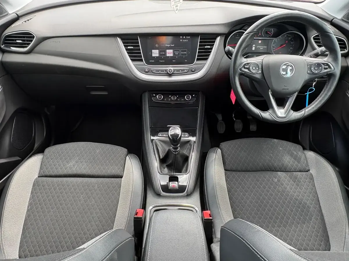 Used Vauxhall Grandland X Sport 130 HP (95 kW) 2019 Red SUV