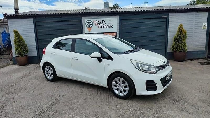 White Used 2015 Kia Rio Hatchback | £4,995 (Fair price) - Image 1/4