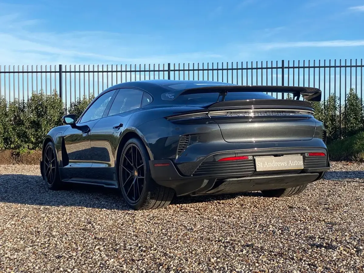 Usado Porsche Taycan 2024 Gris Berlina