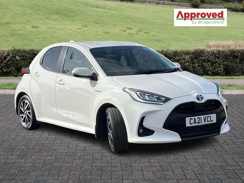 Second-hand Toyota Yaris Hybrid Design 2021 Alb Hatchback