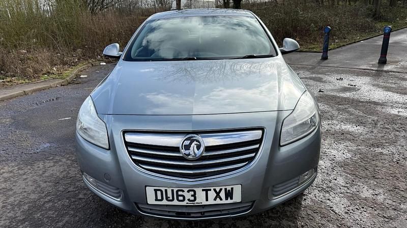 Second-hand Vauxhall Insignia 160 CP (117 kW) 2013 Argintiu Hatchback