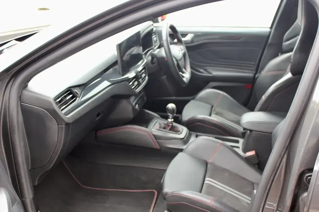Used Ford Focus ST 280 HP (205 kW) 2023 Grey Hatchback
