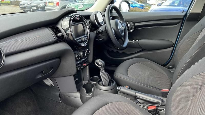 Used Mini Cooper Hatch 134 HP (98 kW) 2017 Blue Hatchback