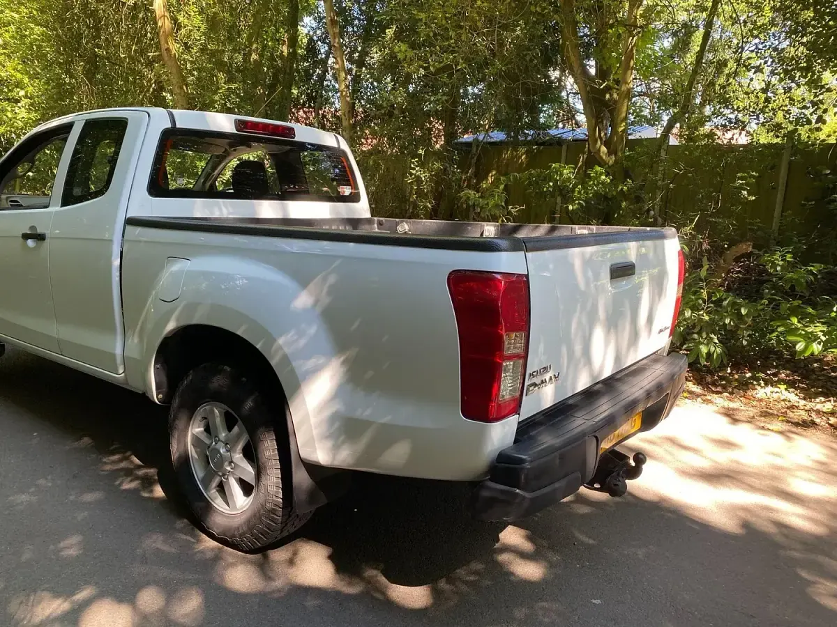 Used Isuzu D-Max 161 HP (118 kW) 2016 White Pickup