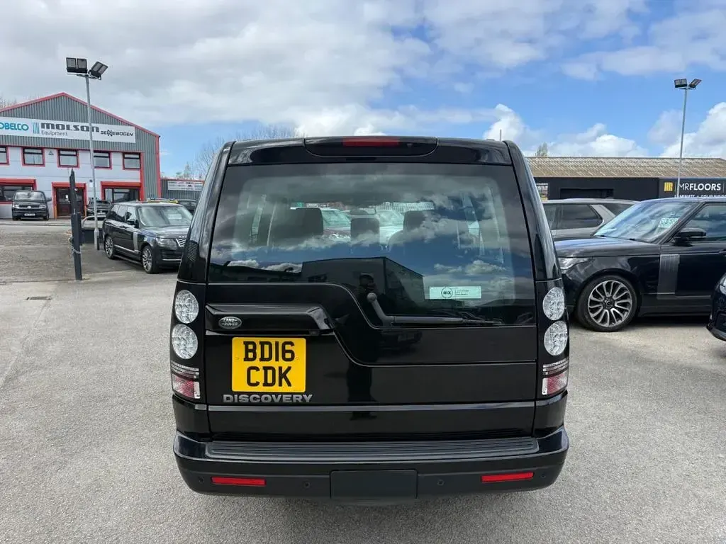 Used Land Rover Discovery 4 Graphite 2016 Santorini black metallic SUV