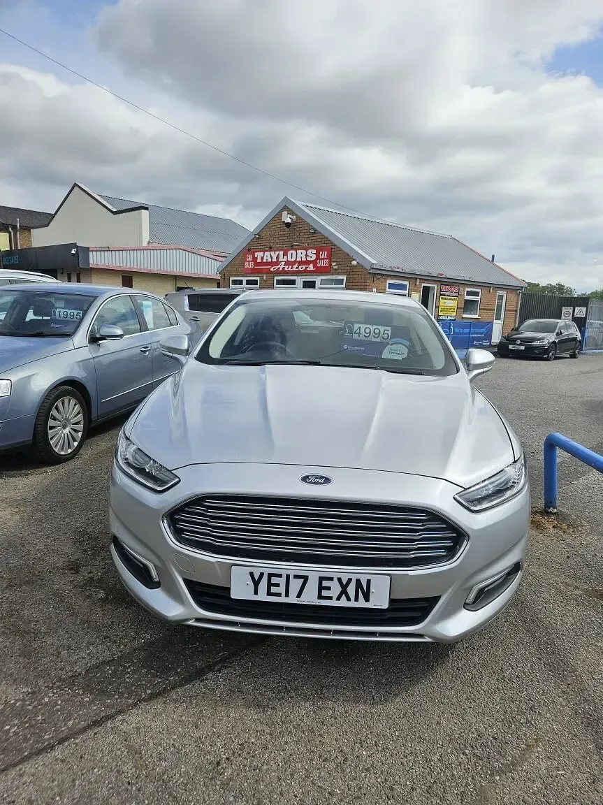 Used Ford Mondeo Zetec 147 HP (108 kW) 2017 Silver Hatchback
