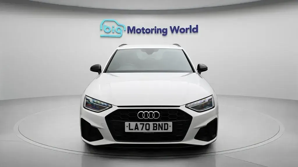 Usado Audi A4 Black Edition 150 HP (110 kW) 2021 Branco Carrinha