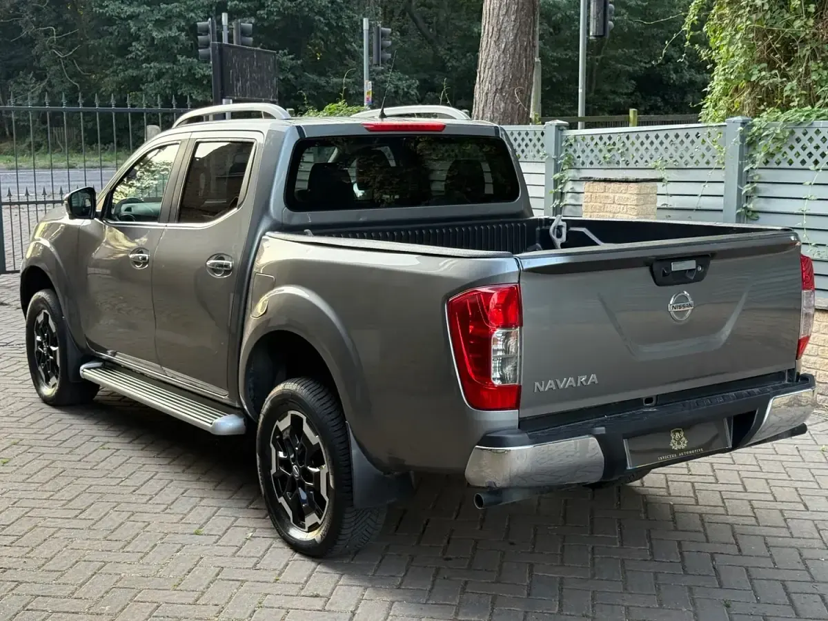 Used Nissan Navara Tekna 190 HP (139 kW) 2019 Grey Pickup