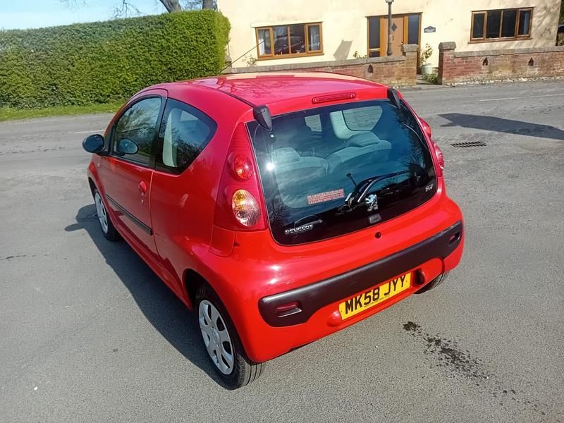 Used Peugeot 107 68 HP (50 kW) 2008 Red Hatchback