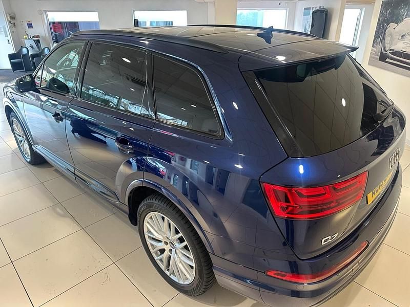 Used Audi Q7 Black Edition 286 HP (210 kW) 2019 Blue SUV
