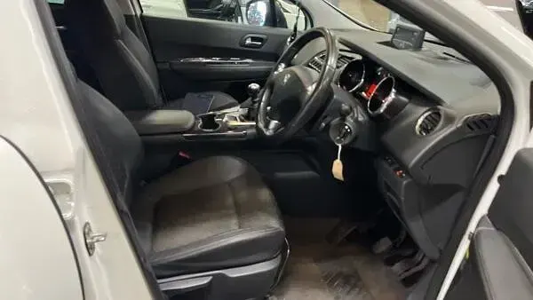 Used Peugeot 3008 Allure 2016 White Hatchback