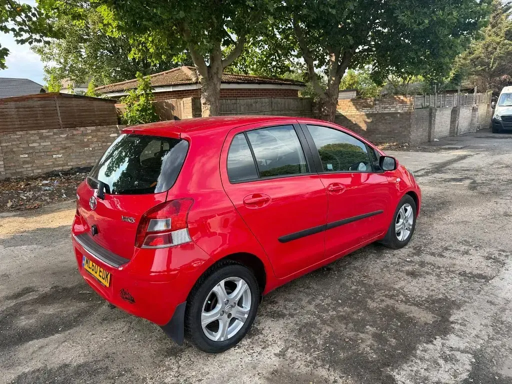 Used Toyota Yaris 87 HP (63 kW) 2010 Red Hatchback