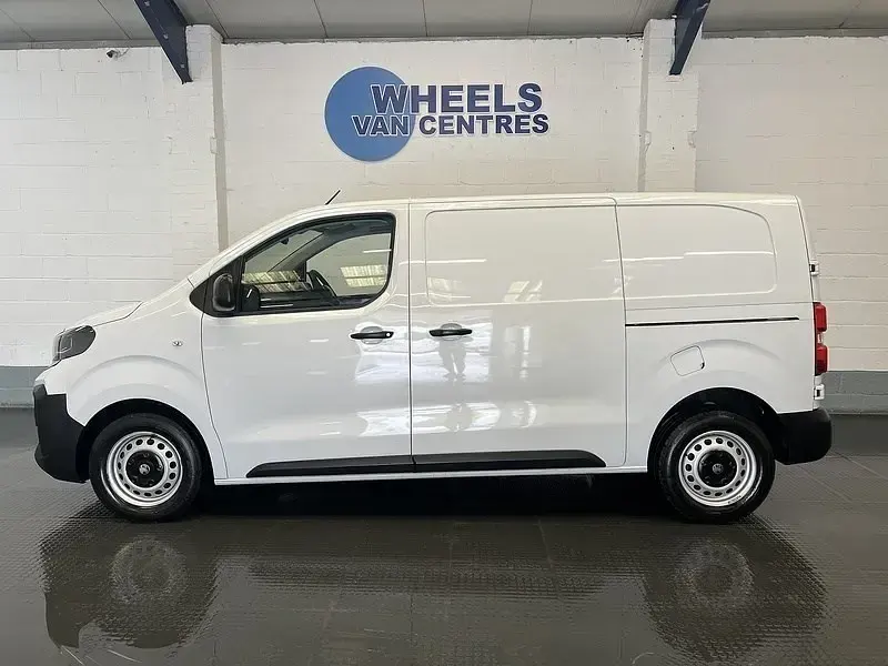 Gebraucht Vauxhall Vivaro S 120 PS (88 kW) 2024 Weiß Van / Kleinbus