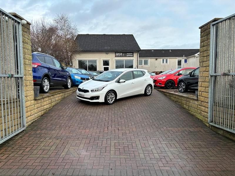 Używany Kia Ceed 134 KM (98 kW) 2016 Biały Hatchback