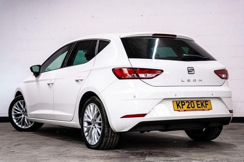 Begagnad Seat Leon SE Dynamic 115 HK (84 kW) 2020 Vit Halvkombi