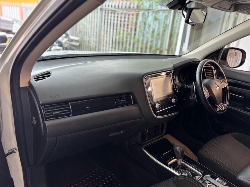 Used Mitsubishi Outlander 150 HP (110 kW) 2019 White SUV