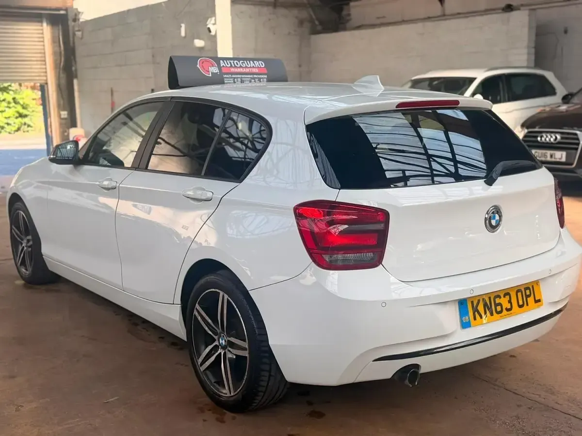 Used BMW 116 Sport Line 2013 White Hatchback