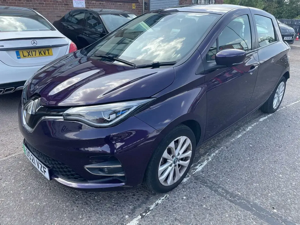 Used Renault Zoe Iconic 100 kW (136 HP) 2021 Mauve/purple Hatchback