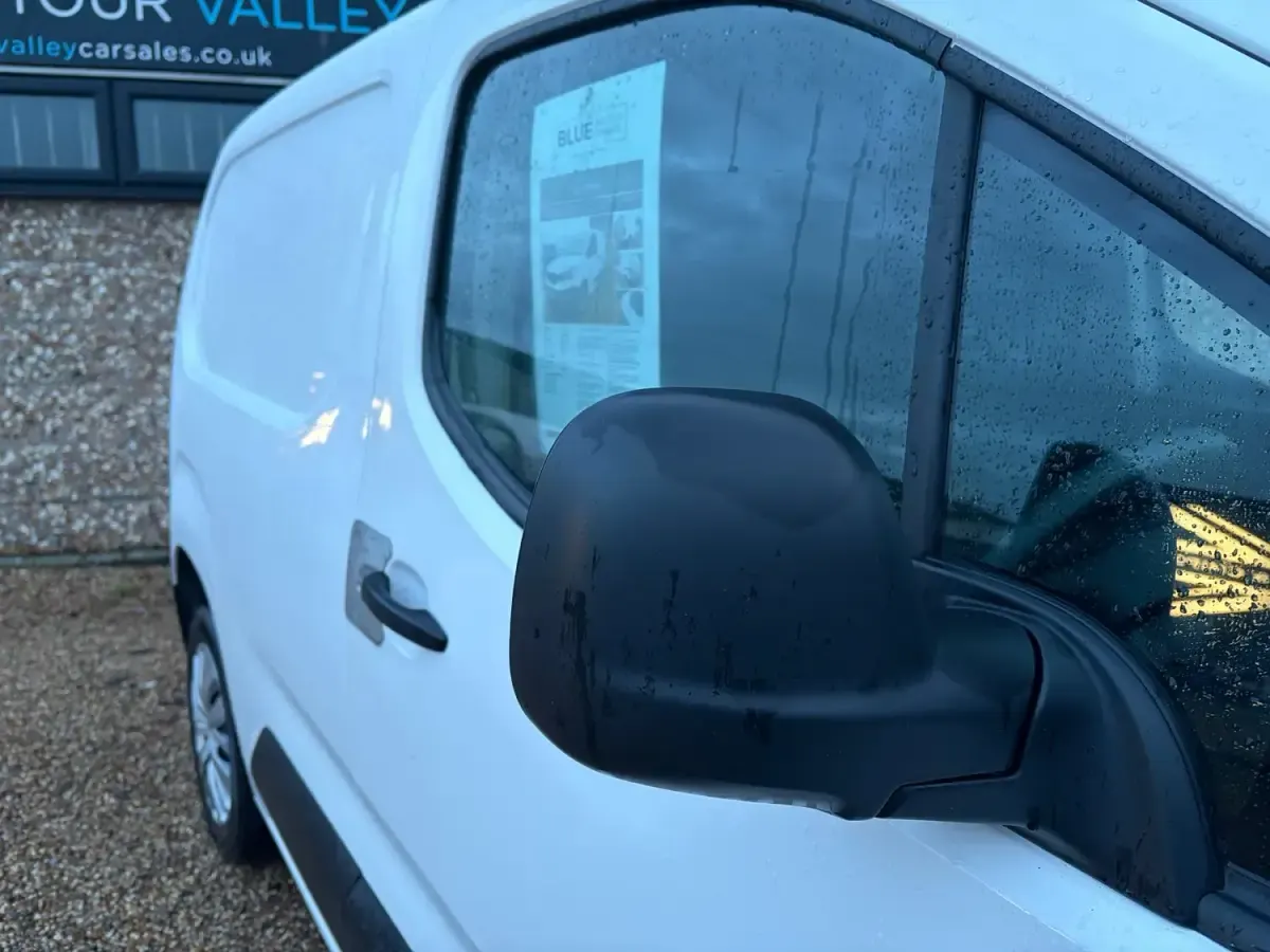 Begagnad Peugeot Partner 131 HK (96 kW) 2020 Vit Minibuss