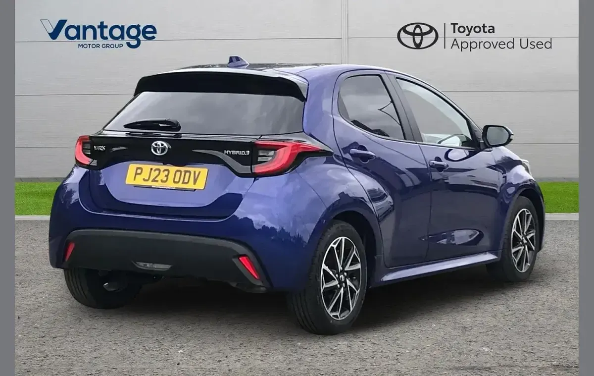 Used Toyota Yaris Design 113 HP (83 kW) 2023 Blue Hatchback
