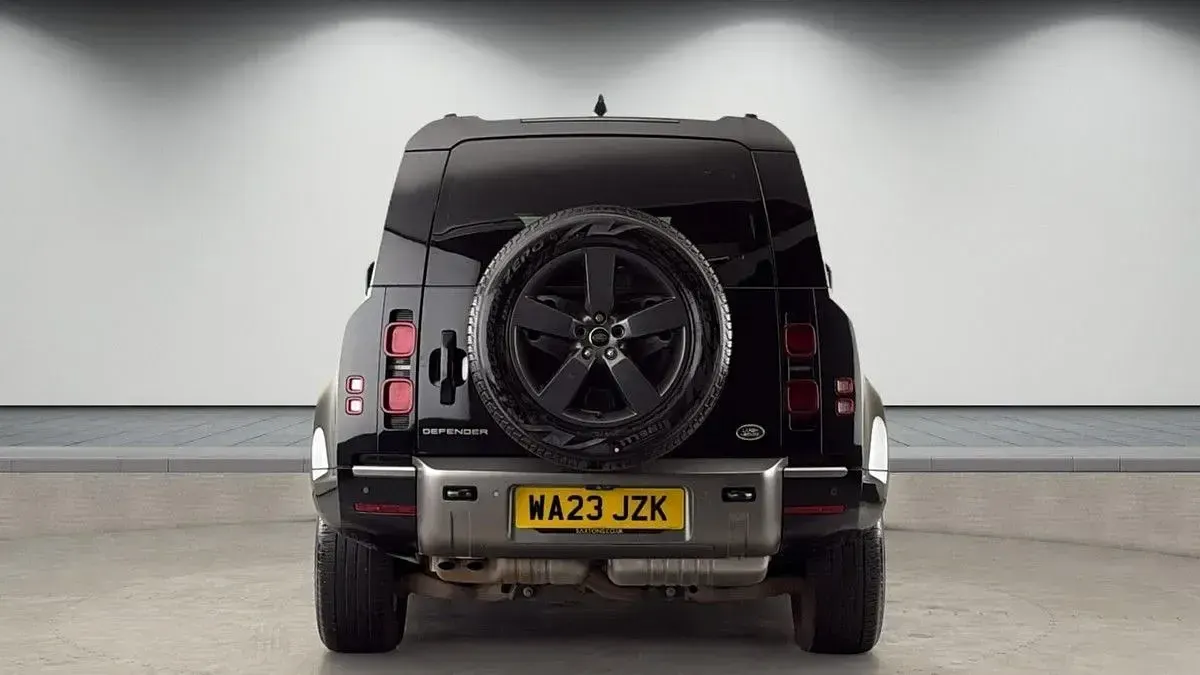 Used Land Rover Defender HSE Dynamic 250 HP (183 kW) 2023 Santorini black SUV