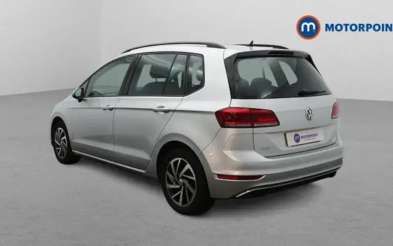 Używany VW Golf VII Match 131 KM (96 kW) 2019 Srebrny Hatchback