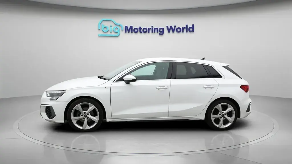 Second-hand Audi A3 Sportback S-Line 110 CP (80 kW) 2022 Alb Hatchback