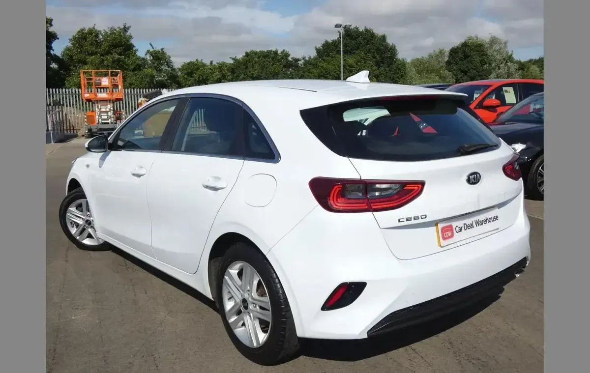Used Kia Ceed 117 HP (86 kW) 2019 White Hatchback