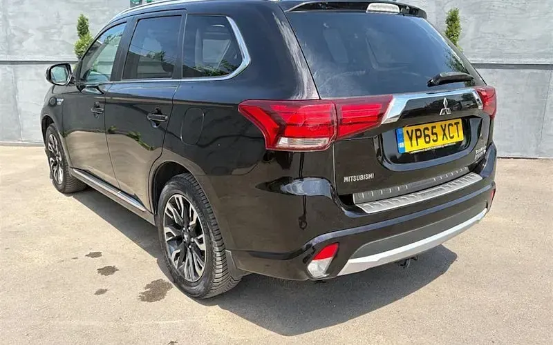 Used Mitsubishi Outlander P-HEV 203 HP (149 kW) 2016 Estate