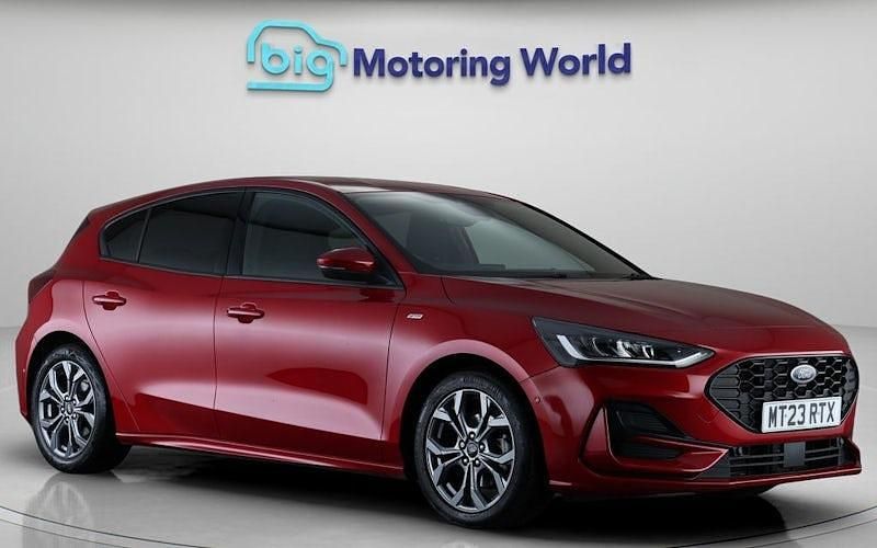 Used Ford Focus ST-Line 125 HP (91 kW) 2023 Red Hatchback