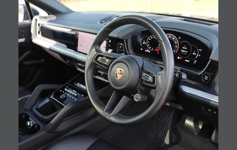 Used Porsche Cayenne 470 HP (345 kW) 2024 Blue SUV