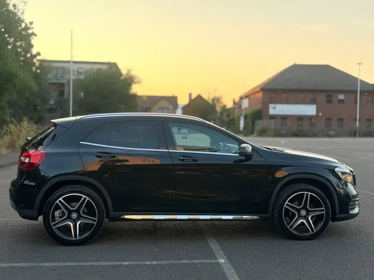 Used Mercedes GLA200 Executive 156 HP (114 kW) 2019 Black SUV