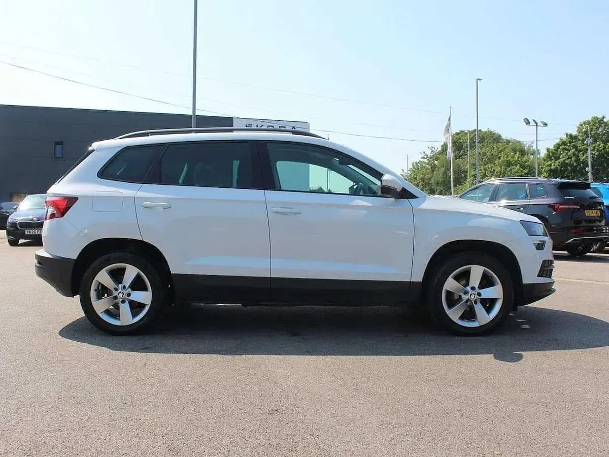 Used Skoda Karoq SE 150 HP (110 kW) 2018 White SUV
