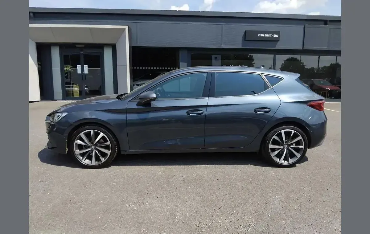 Used Seat Leon FR Sport 147 HP (108 kW) 2025 Grey Hatchback
